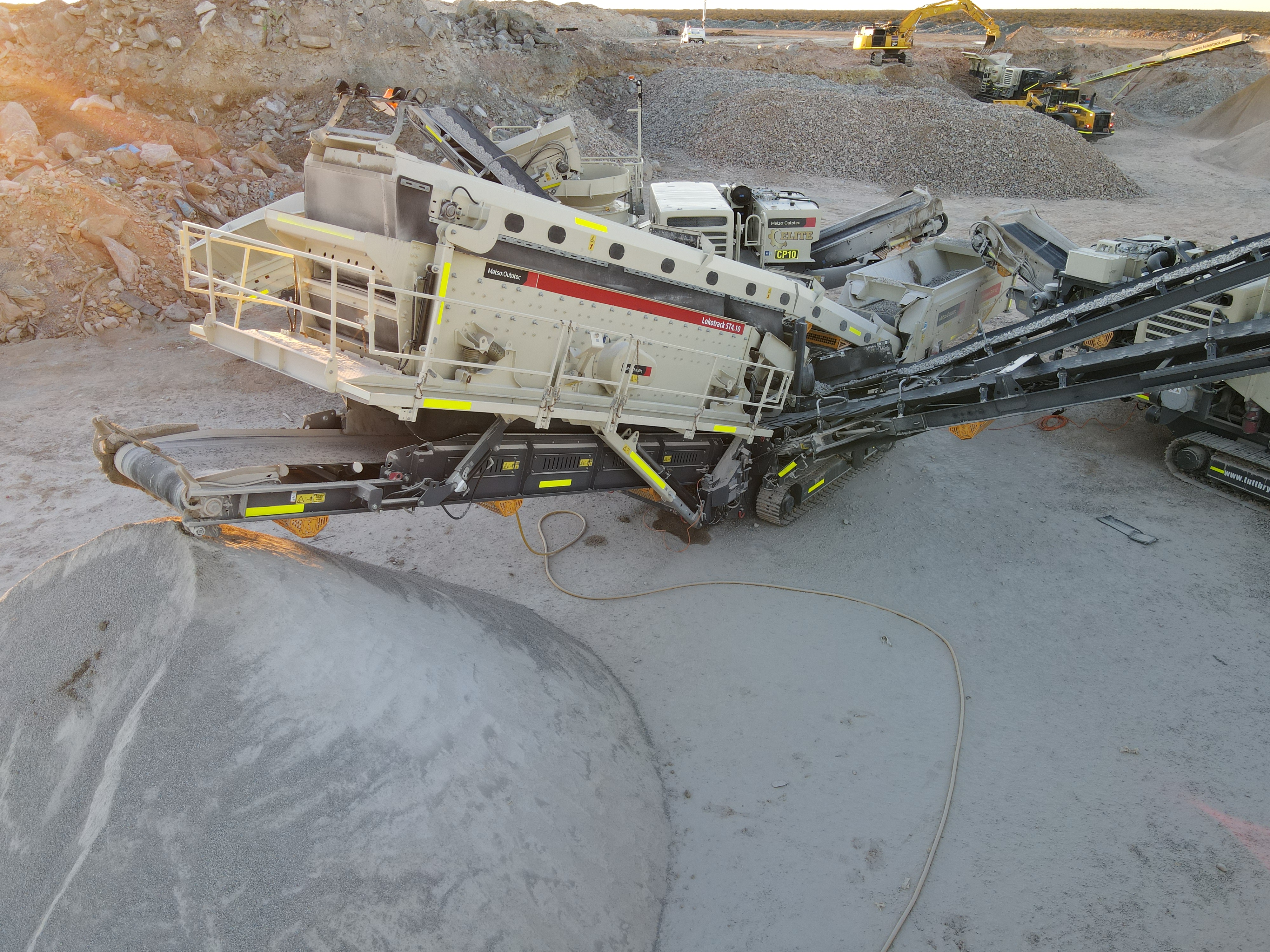 Mobile crushing plant producing underground road base and stemming aggregate at Marvel Loch