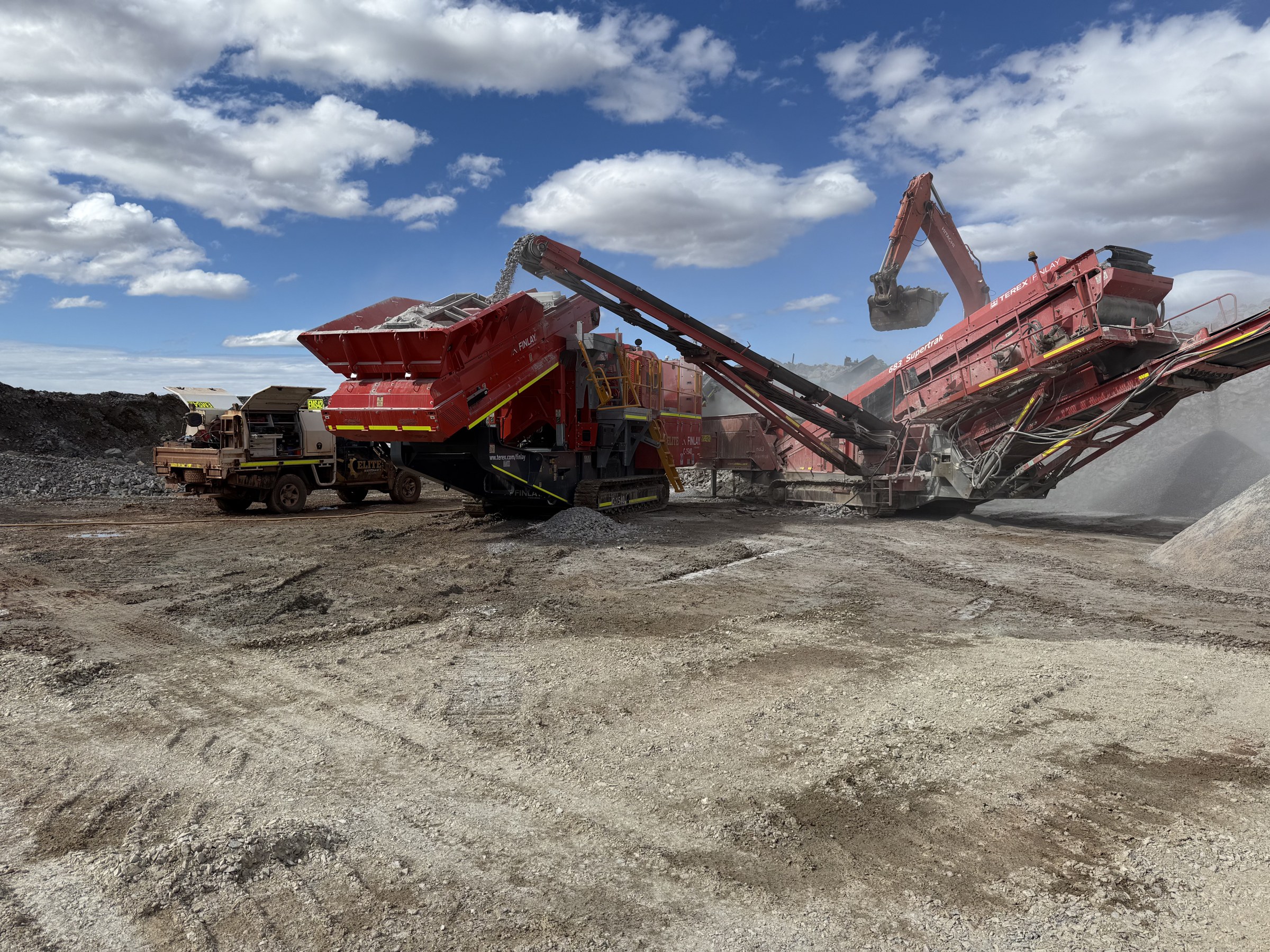 Mobile cone crusher producing coarse filter aggregate for a Marvel Loch tailings storage facility